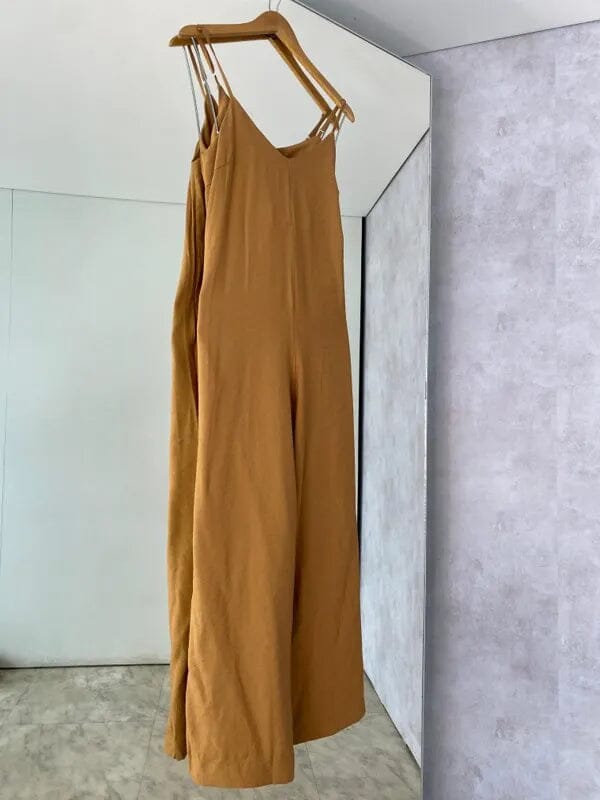Macacão Elegance Serena – Sofisticação em Cada Detalhe FEMININO - ROUPAS - MACACÃO Dm Stores Caramelo PP - Veste (32 a 34)