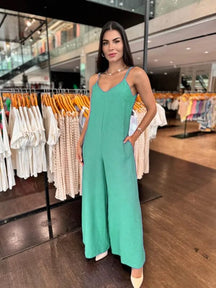 Macacão Elegance Serena – Sofisticação em Cada Detalhe FEMININO - ROUPAS - MACACÃO Dm Stores Verde Menta PP - Veste (32 a 34) 